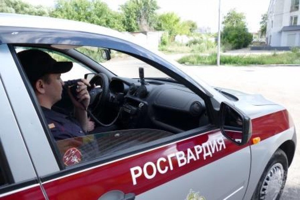 В Архангельске сотрудники Росгвардии задержали злоумышленников, подозреваемых в краже алкогольной продукции 